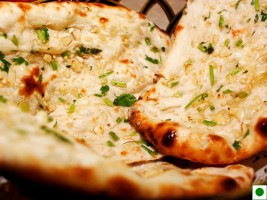 GARLIC NAAN